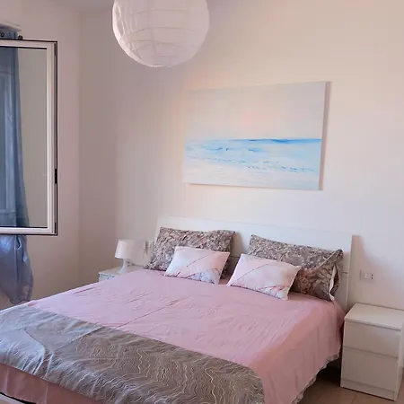 Sea View Apartment *