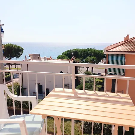 Sea View Apartment Spotorno