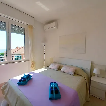 Sea View Apartment *