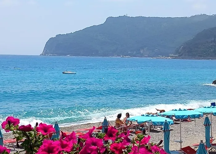 Sea View Apartment *